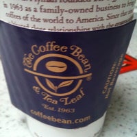 Photo taken at The Coffee Bean &amp; Tea Leaf by Joo Kwang K. on 1/28/2011