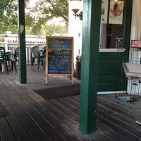 Photo prise au Front Porch Grill &amp;amp; Bar par Lori B. le3/28/2012