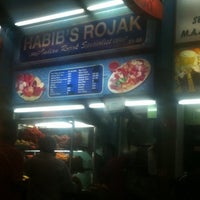 Photo taken at Habib&amp;#39;s Rojak - Indian Rojak Specialist by Rico 1. on 7/19/2011
