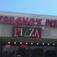 Снимок сделан в Santeramo&amp;#39;s Pizza &amp;amp; Italian Restaurant пользователем Braden C. 6/3/2012