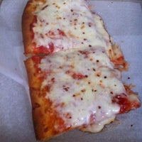Das Foto wurde bei Danny&amp;#39;s Pizzeria II von 4rilla (. am 3/15/2012 aufgenommen