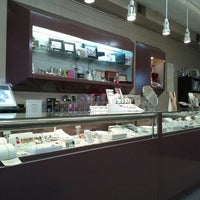1/31/2012 tarihinde Laura N.ziyaretçi tarafından Crews Fine Jewelry'de çekilen fotoğraf