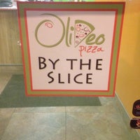 12/15/2011 tarihinde Edward H.ziyaretçi tarafından Oliveo Pizza'de çekilen fotoğraf
