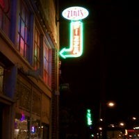 Foto tomada en Zini&amp;#39;s Pizzeria  por Chris G. el 1/29/2012