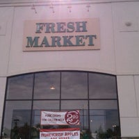 Foto tirada no(a) The Fresh Market por Beverly B. em 10/13/2011