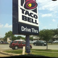 Photo taken at Taco Bell by Dwayne G. on 7/15/2011
