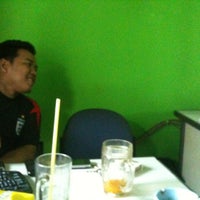 Photo taken at eVo Net by QuIntanYa on 2/3/2011