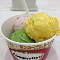 Photo taken at Haagen-Dazs by べんぜん on 8/1/2012