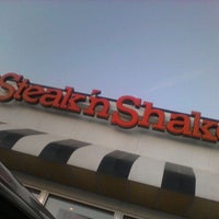 Photo taken at Steak &#39;n Shake by Beau R. on 1/5/2012