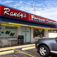 Photo taken at Randy&amp;#39;s Frozen Custard by Mike C. on 8/22/2011