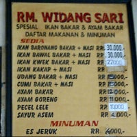 Photo taken at Ayam Bakar Wedang Sari by Ahmad I. on 4/26/2012