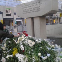 Photo taken at Памятник погибшим защитникам демократии в августе 1991 года by Yuri J. on 8/19/2012