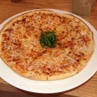 Photo taken at Pizza Hut by ADRI on 7/28/2012