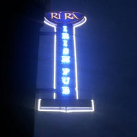 Foto tirada no(a) Ri Ra Irish Pub por Ethan H. em 9/1/2012