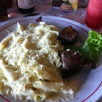 Das Foto wurde bei Restaurante Steakhouse von Simone C. am 4/17/2012 aufgenommen