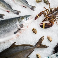 3/26/2018 tarihinde Enterprise Fish Co.ziyaretçi tarafından Enterprise Fish Co.'de çekilen fotoğraf