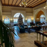 Foto diambil di Hotel Alhambra Palace oleh null pada 12/13/2023