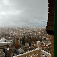 Foto tirada no(a) Hotel Alhambra Palace por null em 12/13/2023