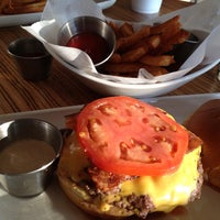 4/20/2013에 Jim S.님이 Stax Burger Bar에서 찍은 사진