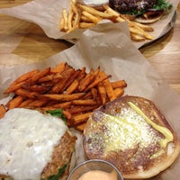 3/20/2013 tarihinde Dawn G.ziyaretçi tarafından All Star Burger'de çekilen fotoğraf
