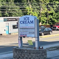 Photo taken at The Ice Cream Shoppe by Bianca B. on 7/23/2022