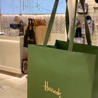 Photo taken at Harrods by Muqrin on 12/5/2021