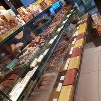 Photo taken at Vakko Chocolatte by Hasså D. on 9/7/2018