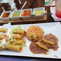 Foto tomada en El Azteca Mexican Restaurant &amp;amp; Bar  por El Azteca Mexican Restaurant &amp;amp; Bar el 7/2/2018