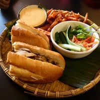 Photo taken at Papaya Vietnamese Restaurant by Africancrab on 8/8/2019