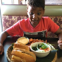 Photo taken at Papaya Vietnamese Restaurant by Africancrab on 8/8/2019