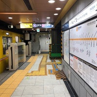 Photo taken at Ginza Line Aoyama-itchome Station (G04) by yoshi_rin on 12/30/2020