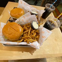 Foto diambil di Burgers n&amp;#39; Fries Forever oleh Dr.Mohammad pada 1/27/2020