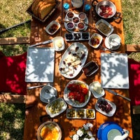 7/19/2018 tarihinde Sakızlak Çeşme Kahvaltı &amp;amp; Mangalziyaretçi tarafından Sakızlak Çeşme Kahvaltı &amp;amp; Mangal'de çekilen fotoğraf