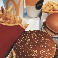 Foto tirada no(a) McDonald&amp;#39;s por roxana M. em 6/18/2021