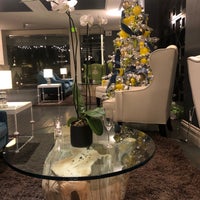 Photo taken at Cast Lounge at Viceroy Santa Monica by Olga S. on 12/25/2019