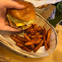 Photo taken at Tommi&amp;#39;s Burger Joint by Agata W. on 11/30/2019