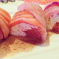 Снимок сделан в Bluefin Fusion Japanese Restaurant пользователем Joel L. 12/19/2012