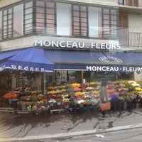 Photo taken at Monceau Fleurs by Suely L. on 5/10/2013