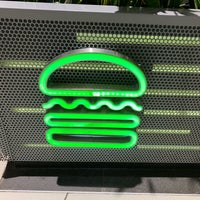 Photo taken at Shake Shack by Денис А. on 1/20/2019