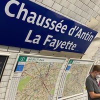 Photo taken at Métro Chaussée d&amp;#39;Antin-La Fayette [7,9] by Janner A. on 9/12/2021