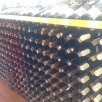 7/27/2015 tarihinde Janner A.ziyaretçi tarafından Westchester Wine Warehouse'de çekilen fotoğraf