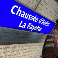 Photo taken at Métro Chaussée d&amp;#39;Antin-La Fayette [7,9] by Janner A. on 12/19/2021