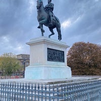 Photo taken at Statue Équestre d&amp;#39;Henri IV by Janner A. on 10/16/2022