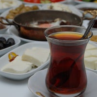 รูปภาพถ่ายที่ d&amp;#39;Van Kahvaltı Sofrası โดย d&amp;#39;Van Kahvaltı Sofrası เมื่อ 4/9/2014