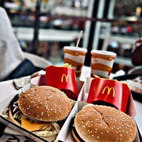 Photo taken at McDonald&amp;#39;s by Fateme J. on 9/7/2022