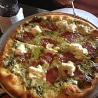 7/3/2013 tarihinde Kristineziyaretçi tarafından Gianni&amp;#39;s NY Pizza'de çekilen fotoğraf