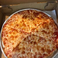 Das Foto wurde bei Tony&amp;#39;s New York Pizza von Andrew P. am 5/5/2017 aufgenommen