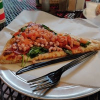 Снимок сделан в Vinny&amp;#39;s NY Pizza пользователем Sunny S. 9/4/2019