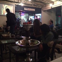 Foto tomada en Cafe America &amp;amp; Hookah lounge  por Rj S. el 3/31/2014