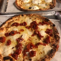 12/1/2018 tarihinde .ziyaretçi tarafından DeSano Pizza Bakery'de çekilen fotoğraf